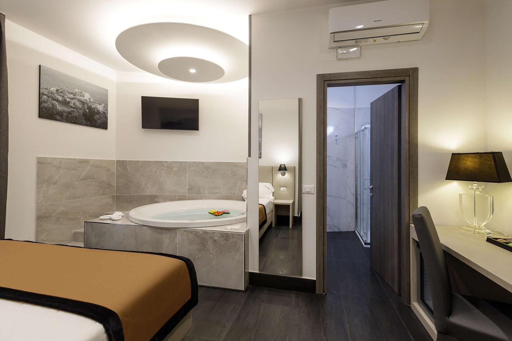 Best Western Hotel Dei Mille Наполи Екстериор снимка